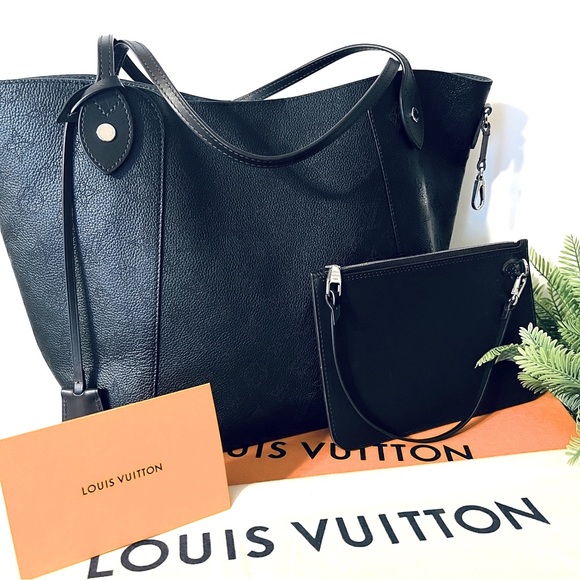 Louis Vuitton Handbags - Louis Vuitton Never Full Noir Black Mahina Hina MM Handbag Tote